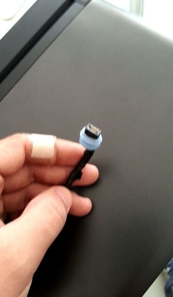 Arquivo:MicroUSB cabo pronto.jpg